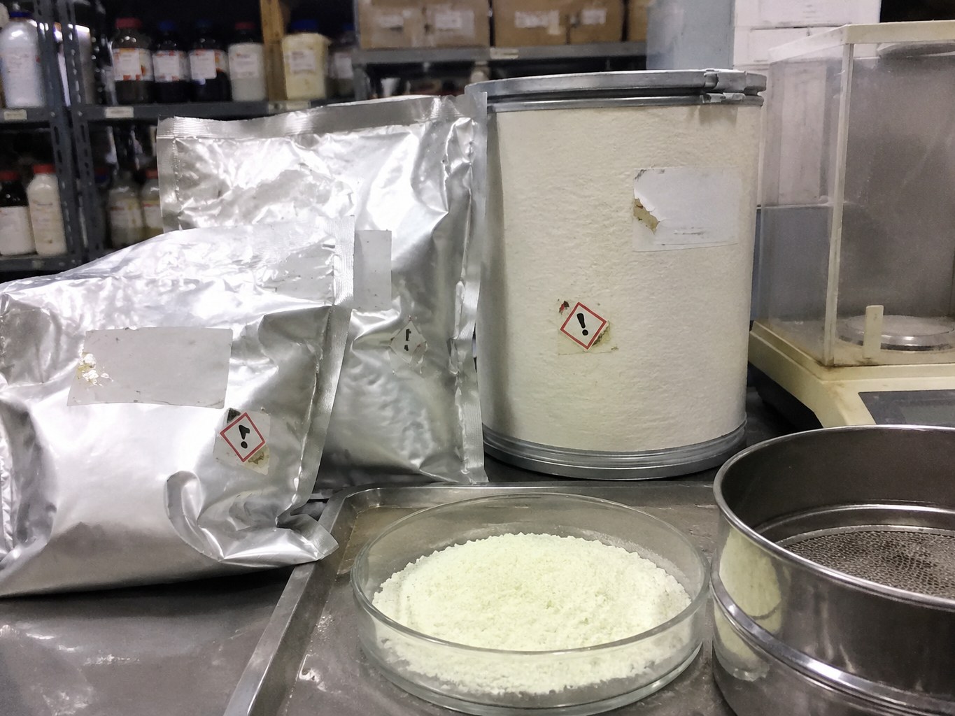 AMMONIUM VANADATE