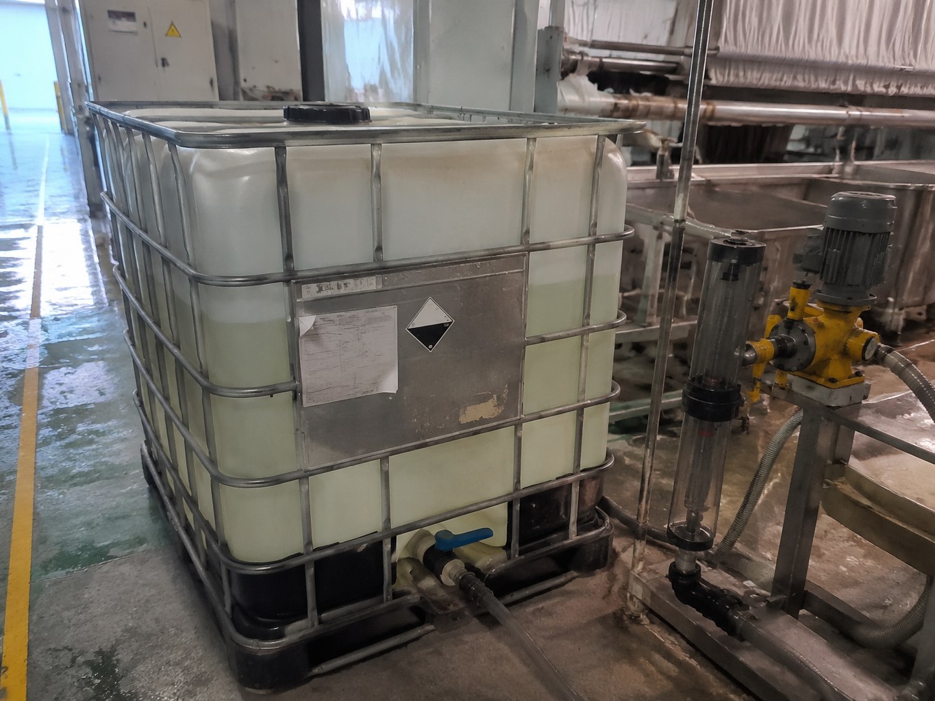 DMDHEU resin IBC connected to textile-finishing dosing equipment