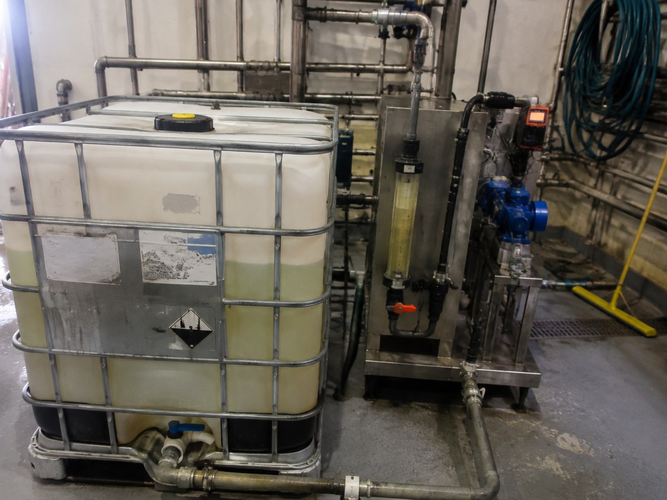 Glyoxylated polyacrylamide solution IBC connected to paper-mill dosing equipment
