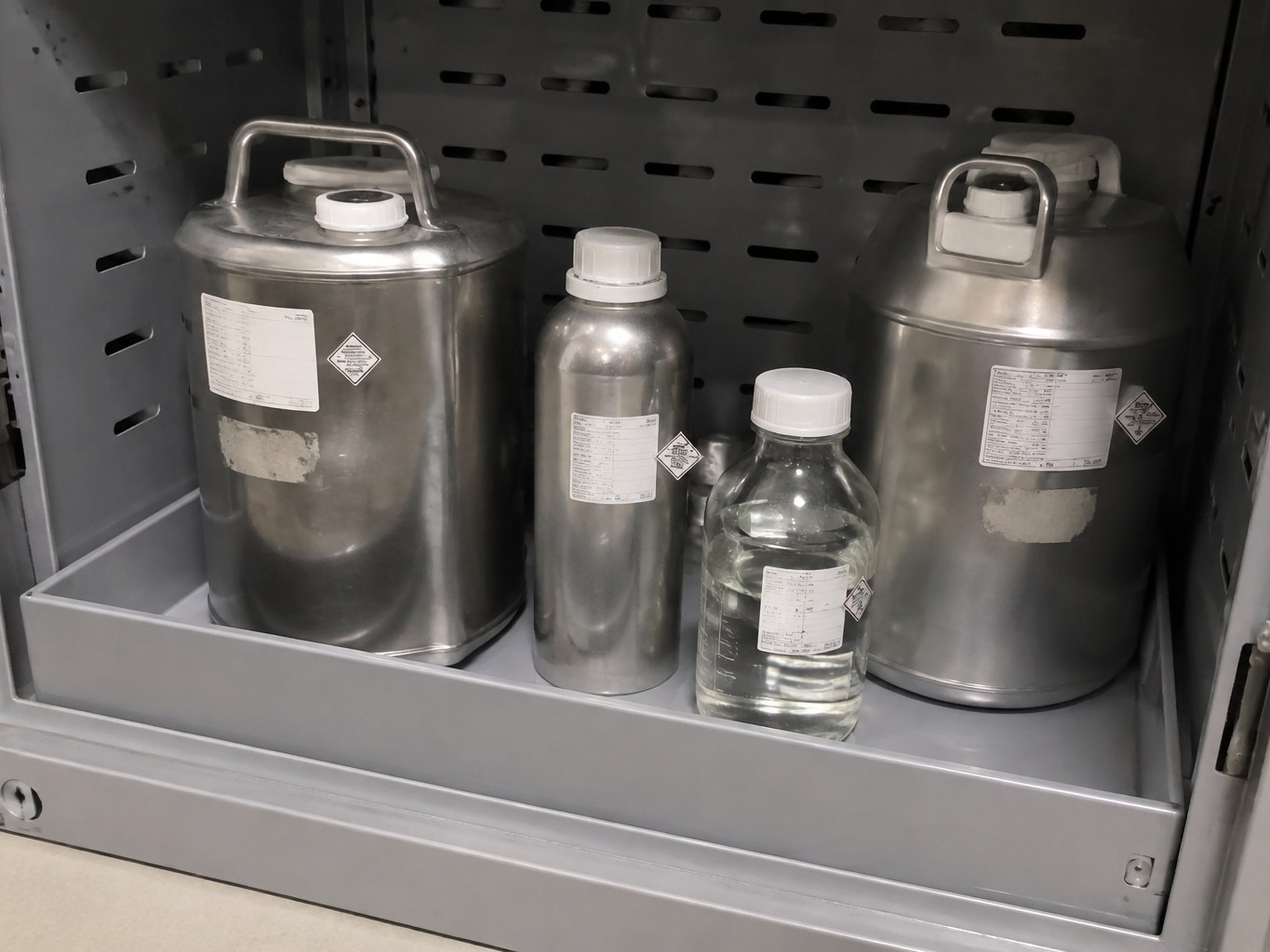 Trimethylaluminium